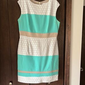 Studio One Green and White Sheath Mini Dress Sleeveless Crew Neck